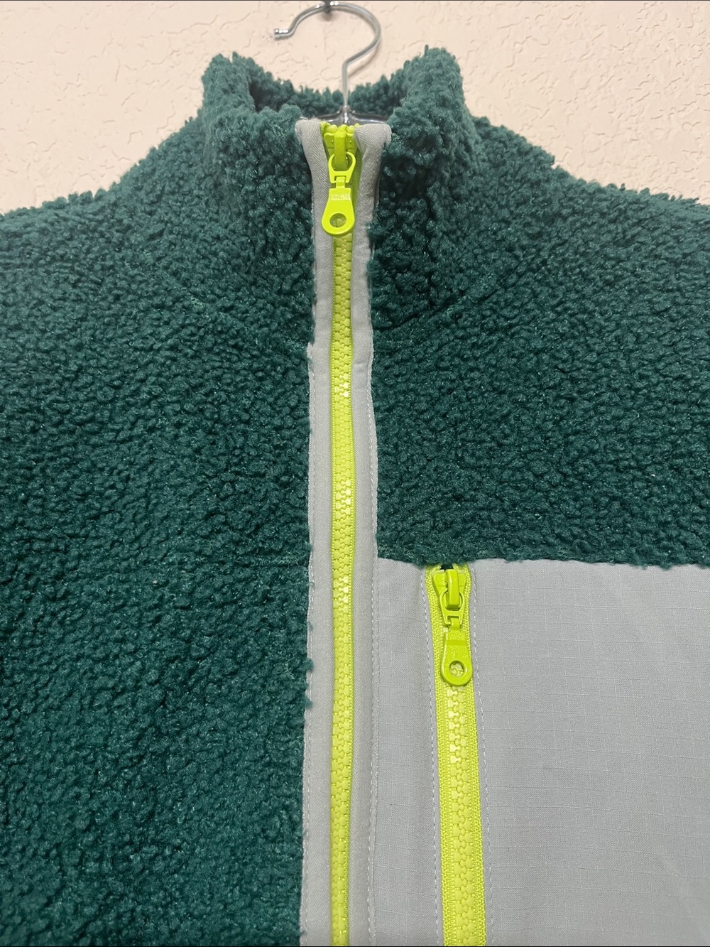 Universal Thread Women’s XS Dark Green Teddy Jacket with Neon Yellow Accents - Picture 3 of 11